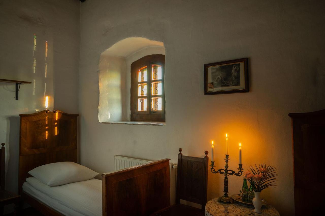 Zamek Rycerski Sobków Exteriér fotografie
