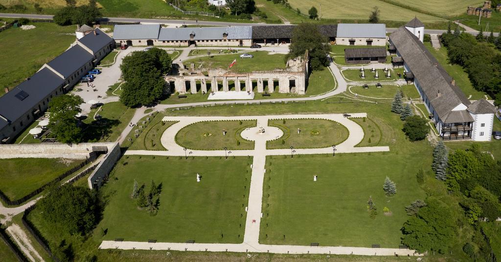 Zamek Rycerski Sobków Exteriér fotografie