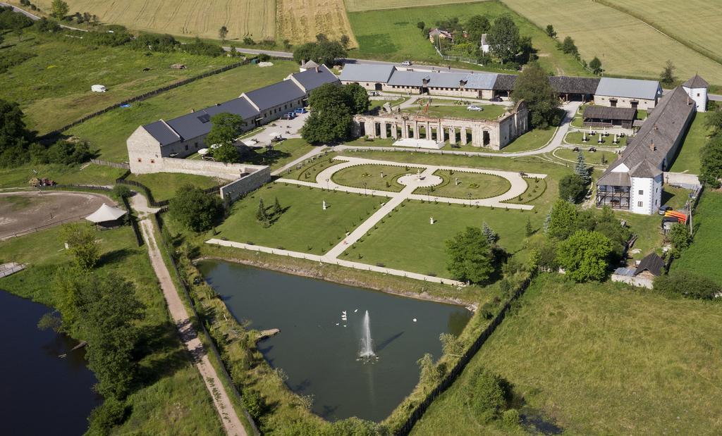 Zamek Rycerski Sobków Exteriér fotografie