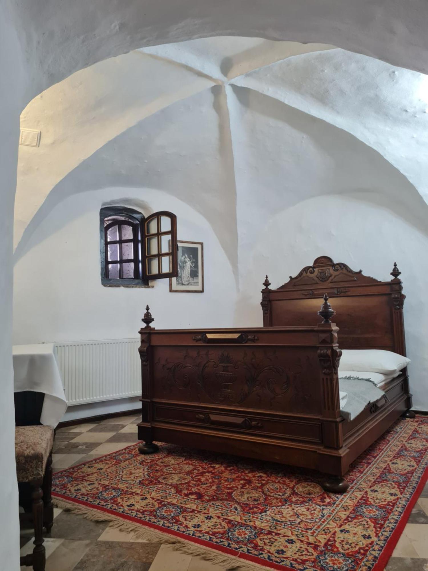Zamek Rycerski Sobków Exteriér fotografie
