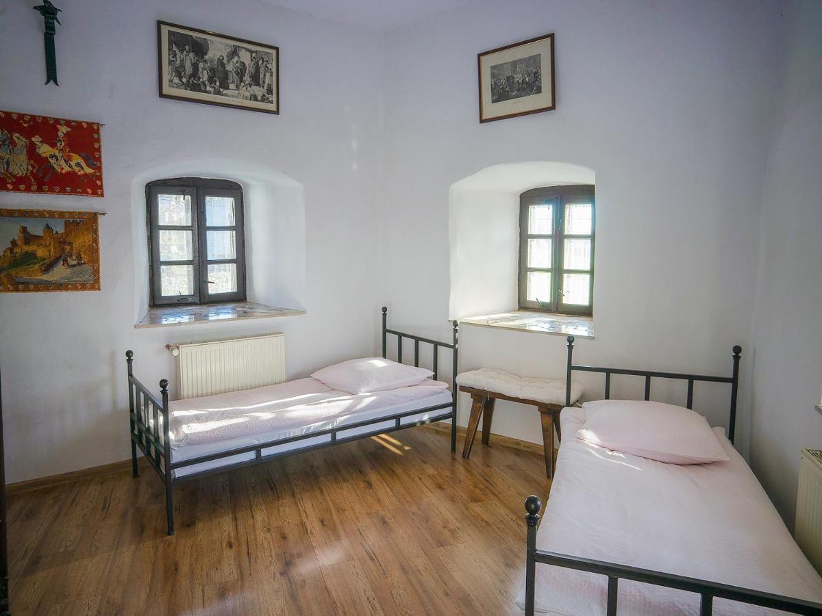Zamek Rycerski Sobków Exteriér fotografie