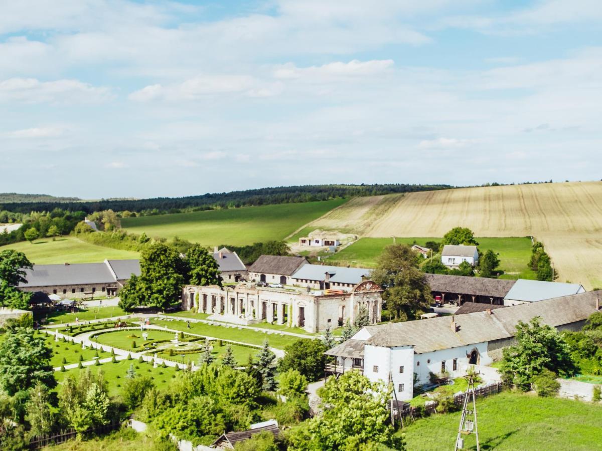Zamek Rycerski Sobków Exteriér fotografie