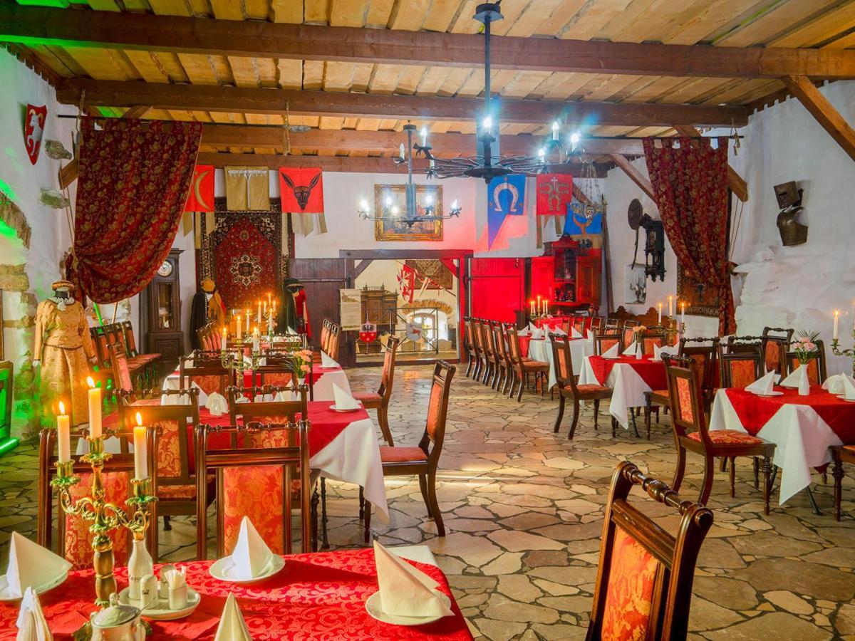 Zamek Rycerski Sobków Exteriér fotografie