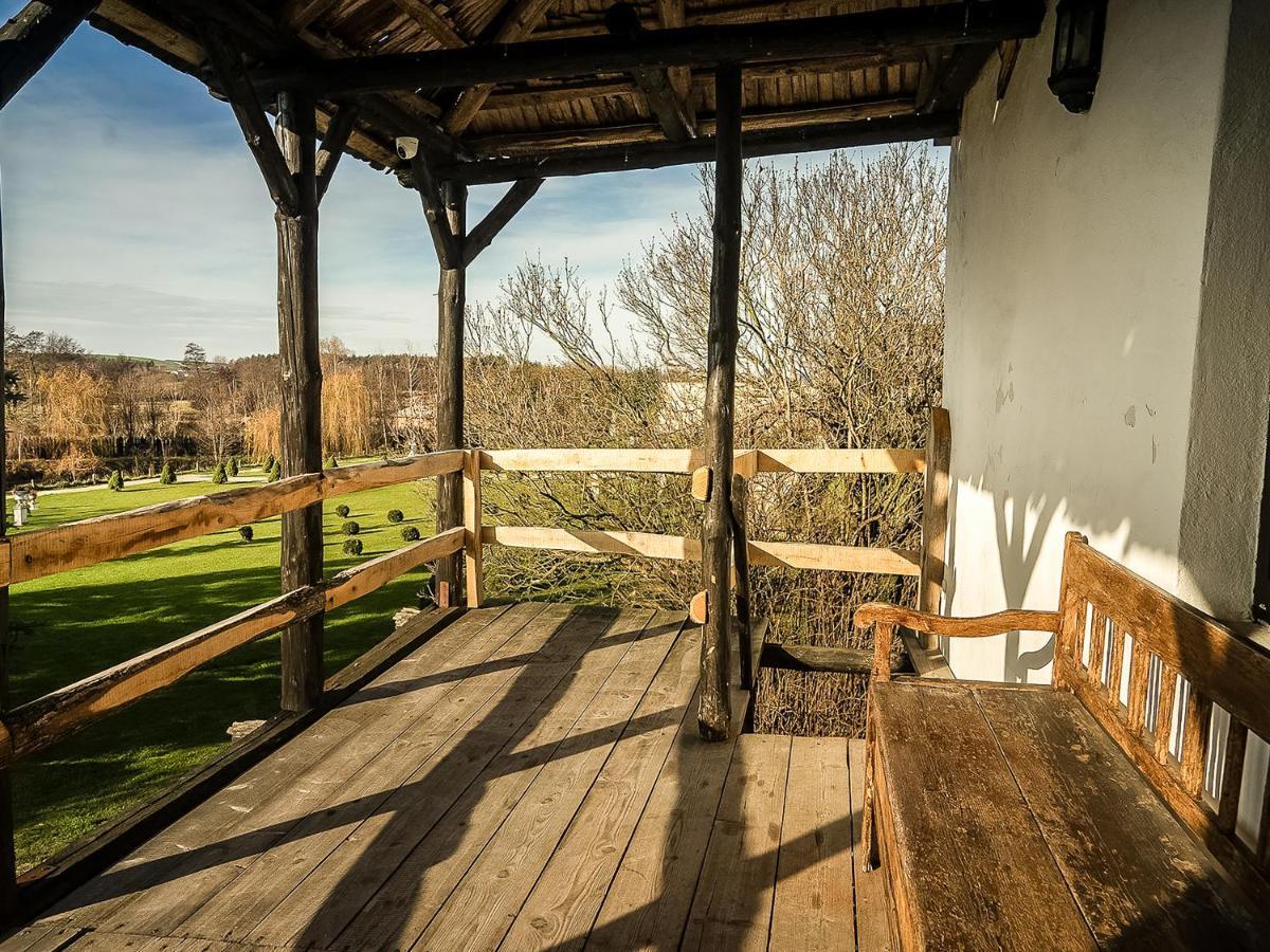 Zamek Rycerski Sobków Exteriér fotografie