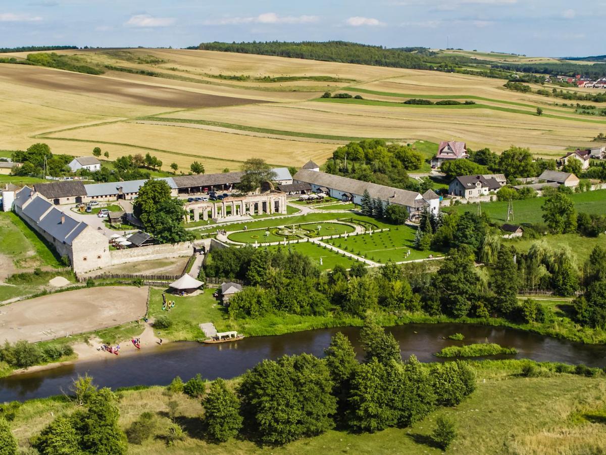 Zamek Rycerski Sobków Exteriér fotografie